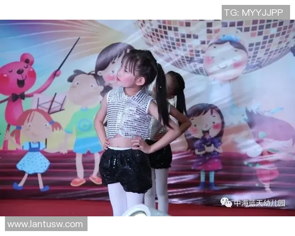 足球明星童趣画作展现梦想与激情的童年时光